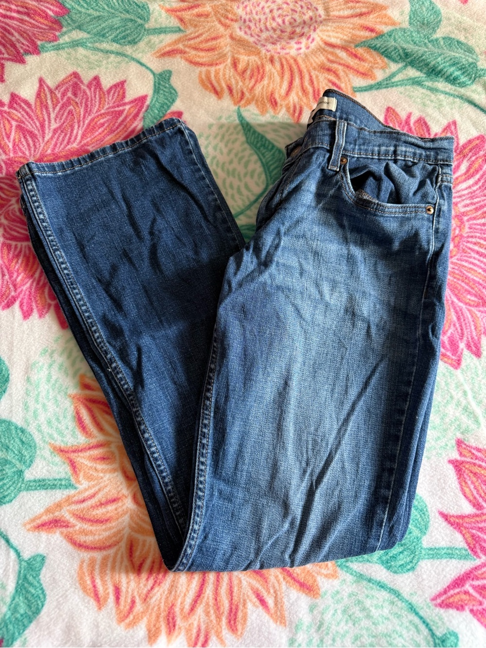 Levi's Straight Leg Jeans in Medium Blue
